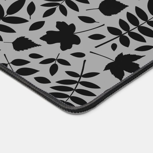 Fallen Leaves Big Pattern Black op grijs Bureaumat (Hoek)