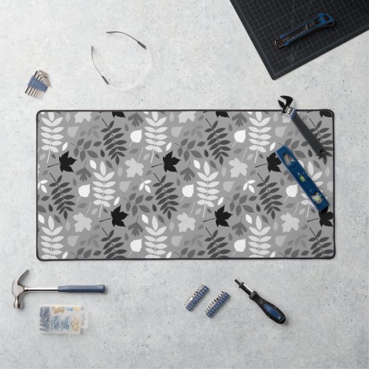 Fallen Leaves Big Pattern Monochrome op grijs Bureaumat (Werkstation)