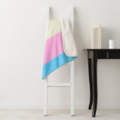 Fallen Trans Pride Flag Sherpa Deken (In situ)