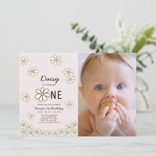 Falling Daisies Floral Pink Foto 1e verjaardag Kaart (Staand voorkant)