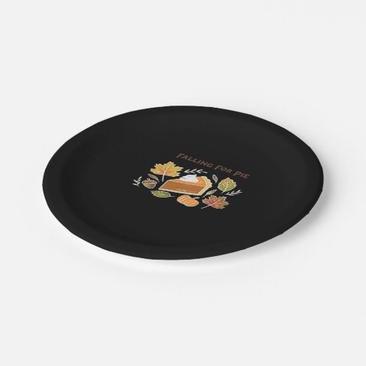 Falling for Pie – Gezellig Herfst Pompoen Pie Desi Papieren Bordje (Gekanteld)