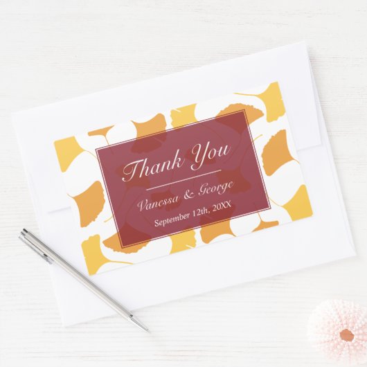 Falling ginkgo verlaat maroon bruiloft label (Envelop)