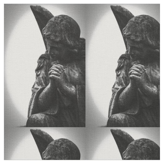 Falln Angel in Prayer Stof (Close Up)