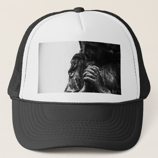 Falln Angel in Prayer Trucker Pet (Voorkant)
