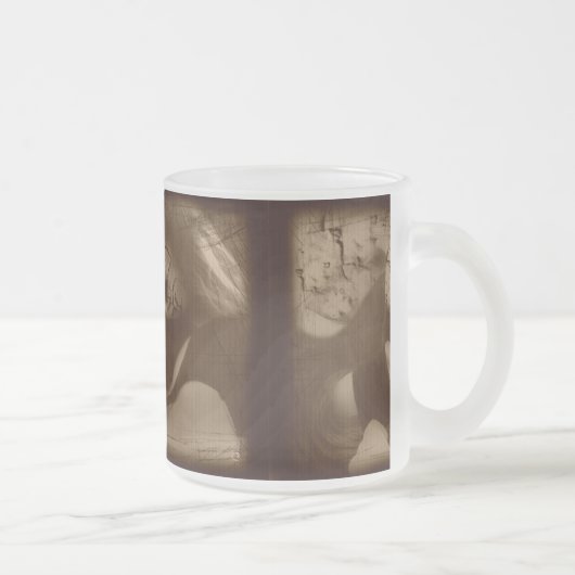 Falln geeft toe aan Temptation Matglas Koffiemok (Rechts)