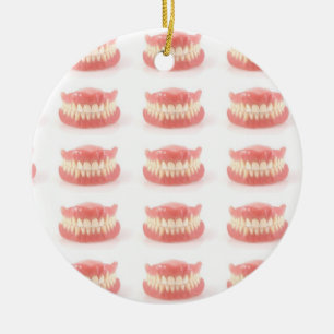 "FALSE TEETH" OVER DE HILL ORNAMENT EN GIFT