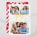 FAMILIE 3 PHOTO whimsical calligraphy maakt JOY go Folie Feestdagenkaart<br><div class="desc">door kat massard >> WWW.SIMPLYSWEETPAPERIE.COM <<<<< A: een leuke scriptkalligrafiekaart met het citaat "MERRY" in glanzende folie en het kruisuitkomstpatroon op de achterzijde. Met ruimten voor 3 van uw favoriete foto's!</div>