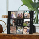 Familie 8 foto collage monogram naam gepersonalise fotoplaat<br><div class="desc">Aangepast monogram en naam met een gezin van het jaar acht met een foto-raster die elegant eenvoudig zwart-wit is,  foto-lijst sjabloon plaque.       Een doordacht cadeau voor Kerstmis of voor je familiejubileum.</div>