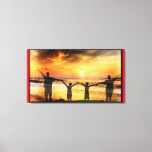 Familie aan strandzijde