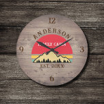 Familie Cabin Rustieke Retro Bomen Familienaam Grote Klok<br><div class="desc">Transformeer uw huis in een gezellig retraite met onze Family Cabin Rustic Retro Trees Familienaam Grote Klok. Dit charmante uurwerk brengt de rustieke schoonheid van de grote buitenlucht direct in uw leefruimte. Met een -geïnspireerd ontwerp met rustieke retro bomen, voegt het een vleugje nostalgie toe aan elke kamer. Personaliseer de...</div>