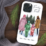 Familie Eerste Waterverf Familie 4 en Namen Case-Mate iPhone Case<br><div class="desc">Gepersonaliseerde iphone case met trendy familiescène. Het ontwerp heeft een waterverf winterillustratie van een familie van vier en is bedrukt met "Family First" in handgeschreven schrift. De sjabloon staat voor u klaar om uw namen toe te voegen. Ontworpen voor de iPhone 13 Pro Max, maar past in veel andere modellen....</div>