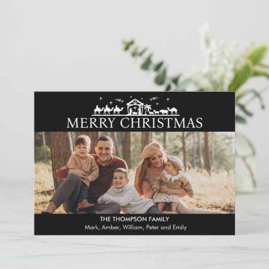 Familie Foto Eenvoudige Geboorte Religieuze Kerstm Feestdagenkaart (Staand voorkant)