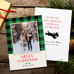 Familie Foto Kerstmis Custom Groene Flat Feestdagenkaart<br><div class="desc">stijl kerstkaart,  klaar voor u om te personaliseren met uw eigen favoriete foto! Met een traditioneel Buffalo Plaid check patroon in groen en zwart,  en een feestelijke hondenillustratie op de achterkant. De tekst op de voor- en achterkant kan worden aangepast.</div>