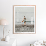 Familie Foto Modern Editorial Travel Keepomwille P Poster<br><div class="desc">Hebt u een speciale reis, familieavontuur of een gedenkwaardige reisbestemming waarmee u bent begonnen? Ons gedenkwaardige poster voor het afspelen van foto's uit de familie is ideaal voor het vastleggen van je speciale reis en het weergeven in je eigen huis om het altijd te onthouden. Een modern en minimaal ontwerp...</div>