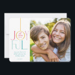 FAMILIE FOTO modern elegant typografie JOYFUL red Feestdagenkaart<br><div class="desc">door kat massard >> WWW.SIMPLYSWEETPAPERIE.COM <<< een elegant kaartontwerp met de prijsopgave "JOYFUL" met een gecombineerd elegant scripttype met serif typografie en een duidelijke kleur op de achterzijde,  zodat u een persoonlijk bericht kunt afgeven. Met trendy bewerkte vierkante foto op de voorkant voor je favoriete foto!</div>