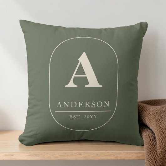Familie gevestigde olijfgroene aangepaste monogram kussen