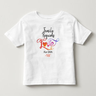 Familie heeft liefde nodig, geen DNA, adoptietoesl Kinder Shirts