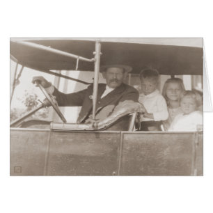 Familie in de Vintage-auto