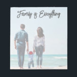 Familie is alles modern script   foto notitieblok<br><div class="desc">Dit ontwerp van notitieblok kenmerkt een volledig-lijst foto (lichtjes verlicht zodat het gemakkelijker is om als notitieblok te gebruiken) en modern manuscript dat "Familie is Alles" leest. De groet is editable zodat u het met uw eigen uitdrukking of naam kunt aanpassen. Dit foto-notitieblok maakt ook een geweldig cadeau voor kinderen,...</div>