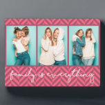 Familie is alles Modern Typografie Drie Foto Fotoplaat<br><div class="desc">Dit moderne ontwerp bevat drie van je favoriete foto's met de tekst "familie is alles" in de moderne typografie #foto #photogifts #gifts #gift #gift #gift #girly #family #home #verjaardaggifts #fetisaygifts #christmasgifts #personalizedgifts</div>