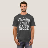 Familie is meer dan bloederadoptie voor vader vade t-shirt (Voorkant volledig)