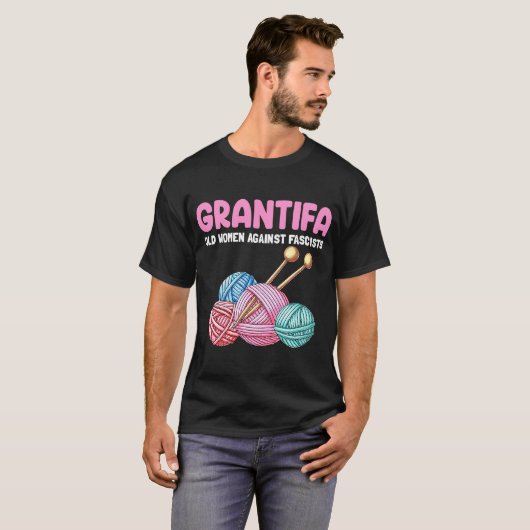 Familie Joke Grantifa Oude vrouwen tegen fascisten T-shirt (Voorkant volledig)