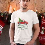 Familie Kerst  Rode Vrachtwagen gepersonaliseerd T-shirt<br><div class="desc">Familie met Kerstmis Waterverf  Red Truck met kerstboom Gepersonaliseerd T-shirt - Groen script</div>