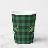 Familie laat het kerstgroene buffelbord sneeuwen papieren bekers (Links)