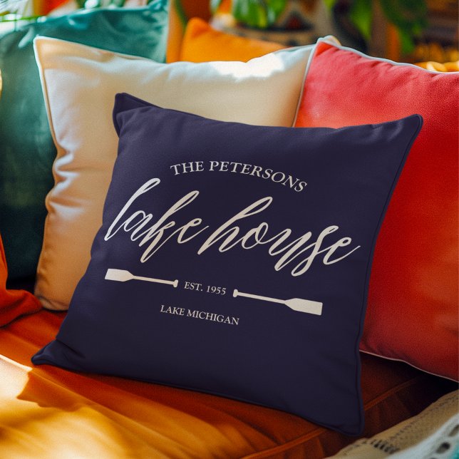 Familie Lake House Verhuur Nautische Custom Decor Kussen (Custom pillow for lake house decor Family Name Oar Navy Blue Nautical Rustic)