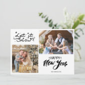 Familie met Kerstmis laat het nieuwe jaar sneeuwen (Staand voorkant)