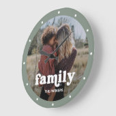 Familie | Modern script met foto Sage Green Grote Klok (Hoek)