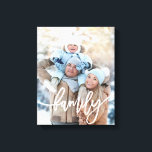 Familie | Moderne witte typografie met uw foto Canvas Afdruk<br><div class="desc">Deze moderne,  minimalistische stijl canvasafdruk kenmerkt uw eigen foto,  met een witte bekleding die "familie"in trendy witte typografie zegt.</div>