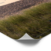 Familie op het strand bij zonsonderend poster (Hoek)