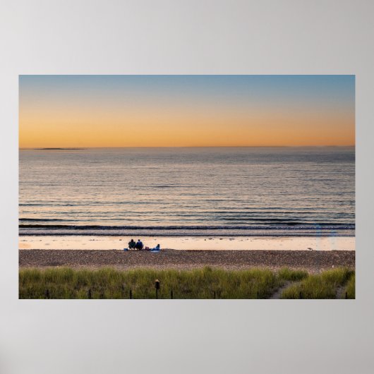 Familie op het strand bij zonsonderend poster (Voorkant)