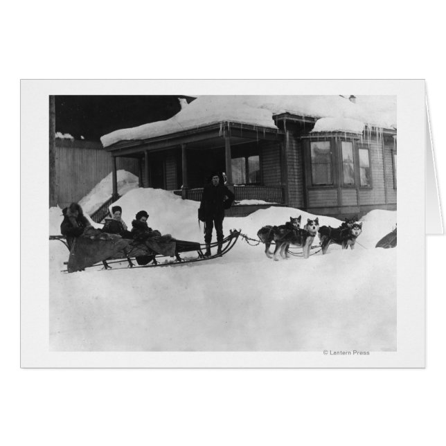 Familie op reis van Dog Sled in Alaska (Voorkant Horizontaal)
