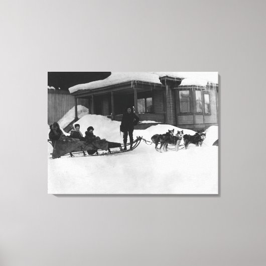 Familie op reis van Dog Sled in Alaska Canvas Afdruk (Voorkant)