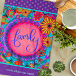 Familie Paarse  Bloemen Stippen Gepersonaliseerd Theedoek<br><div class="desc">kleurrijke familie bloemige gepersonaliseerde bericht handdoeken. Deze unieke handgeschreven Family chique handdoeken zijn perfect om wat vreugde toe te voegen aan uw keuken. Of je nu een doorgewinterde chef-kok bent of een aspirant huiskok, deze handdoeken zijn de perfecte metgezel voor elk culinair avontuur. Ze maken ook heerlijke geschenken voor uw...</div>