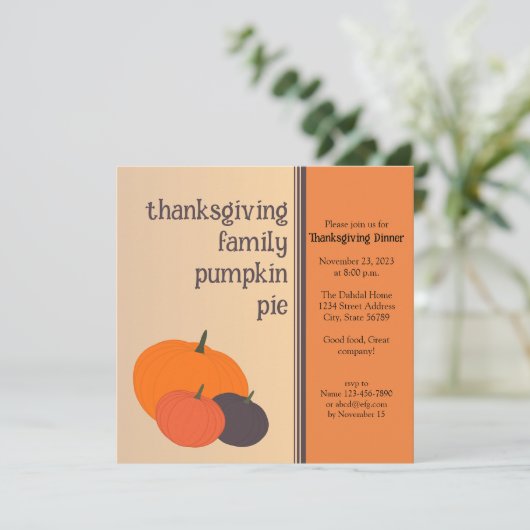 Familie Pumpkin Pie Thanksgiving Diner Uitnodiging (Staand voorkant)
