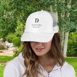 Familie reünie aangepast monogram naamjaar trucker pet<br><div class="desc">Pas uw monogram,  familienaam en het jaar van de gezinshereniging aan en voeg deze toe. Grijs gekleurde letters. Dit pet is ook beschikbaar in onze winkel met 3 foto's naast het monogram.</div>