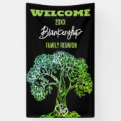 Familie Reunion Oude Groene Boom op Zwart Custom Spandoek (Verticaal)