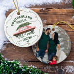 Familie Roze Vintage Auto Oude-tijd Kerstmis Keramisch Ornament<br><div class="desc">De vreugde van het kerstverleden nieuw leven inblazen! Vervoer terug in de tijd met deze leuke familietraditie gepersonaliseerde roze vintage auto kerstboom ornament. Kerstverlichting aan de kerstboom hangen en rond het ornament wikkelen. Voeg een extra strook nostalgie toe aan uw vakantie met ons gepersonaliseerde kerstornament. Hang dit leuke retro roze...</div>