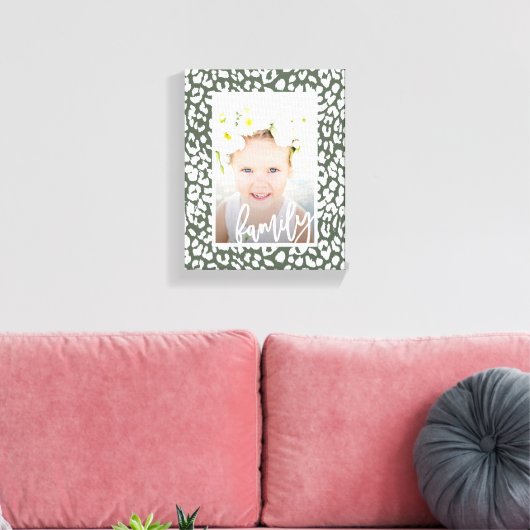 Familie Script Sage Groene Leopard Print Foto (Insitu (Woonkamer))