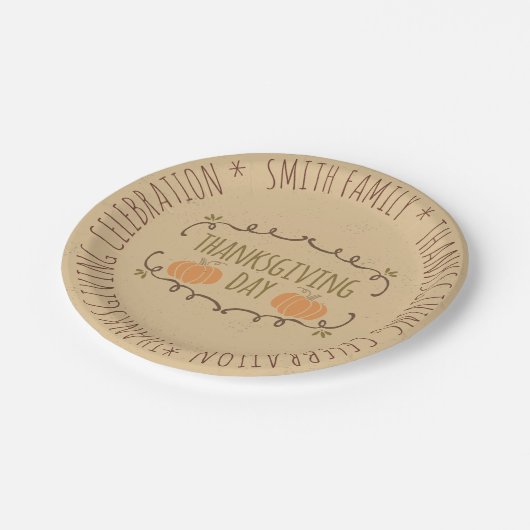 Familie.  Thanksgiving feestdag. Personaliseer. Papieren Bordje (Gekanteld)