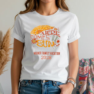Familie vakantie hier komt de zon citaat t-shirt