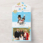 Familie van 3 voegt uw gezicht toe aan een sneeuwp all in one uitnodiging (Binnen)