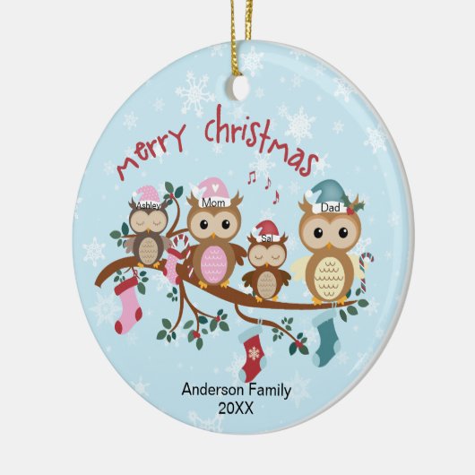 Familie van 4 Kerstmis met rond de wedstrijd Keramisch Ornament (Links)