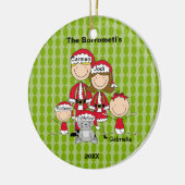 Familie van 4 met kerstversiering keramisch ornament (Links)