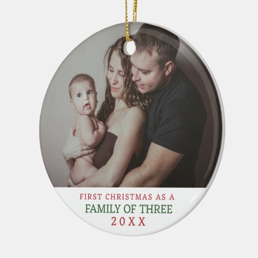 Familie van drie eerste kerstfoto's keramisch ornament (Links)
