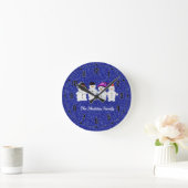 Familie van Four Snowmen Blue Sparkle Winter Round Ronde Klok (Huis)