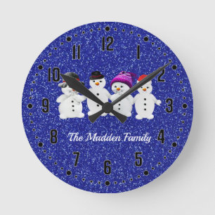 Familie van Four Snowmen Blue Sparkle Winter Round Ronde Klok